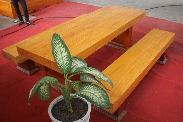 Sofa gỗ nguyên khối