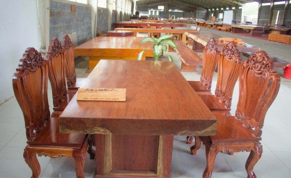 Sofa gỗ nguyên khối