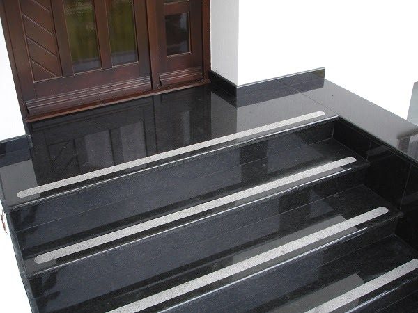 Gạch ốp lát cầu thang Viglacera đẹp