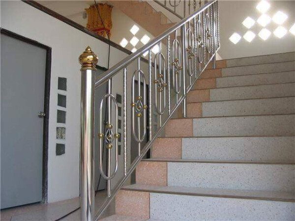 Báo giá cầu thang Inox