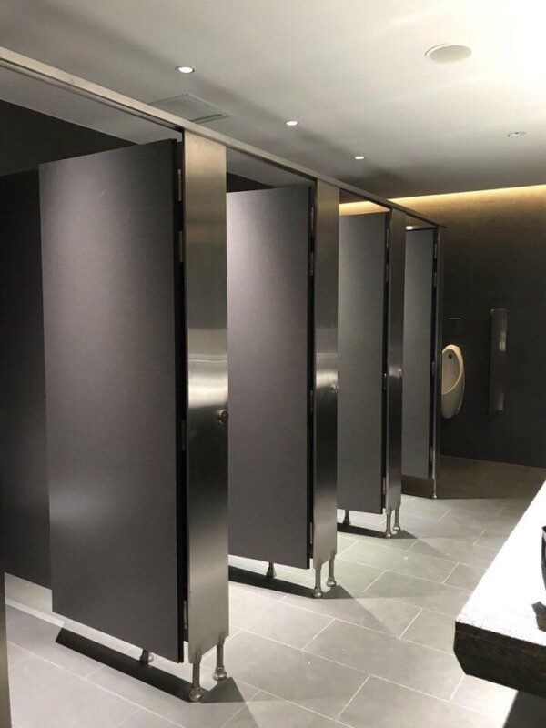 Quy Trình Thi Công Vách Ngăn Vệ Sinh Đúng Chuẩn Từng Centimet
