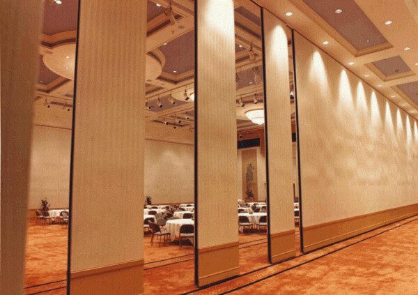 Vách ngăn di động "ĐẸP - BỀN", 5 lý do nên sử dụng vách ngăn di động