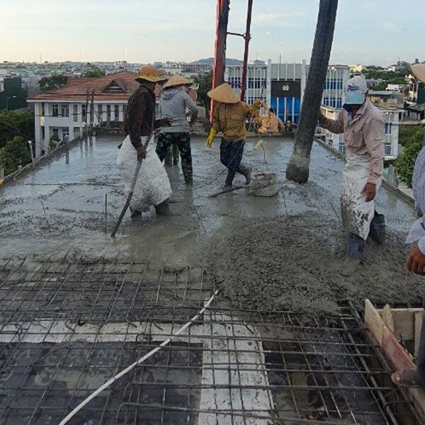 Bê Tông Tươi Và Bê Tông Tay Cái Nào Tốt Hơn? Tiêu Chuẩn Cần Thiết