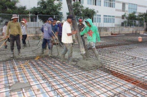 Bê Tông Tươi Và Bê Tông Tay Cái Nào Tốt Hơn? Tiêu Chuẩn Cần Thiết