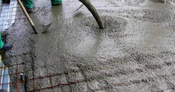 Bê Tông Tươi Và Bê Tông Tay Cái Nào Tốt Hơn? Tiêu Chuẩn Cần Thiết