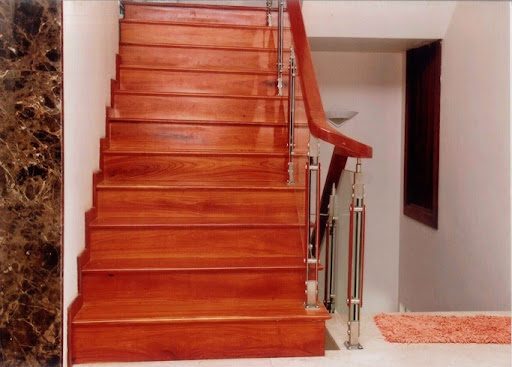 Báo giá tay vịn cầu thang gỗ đỏ